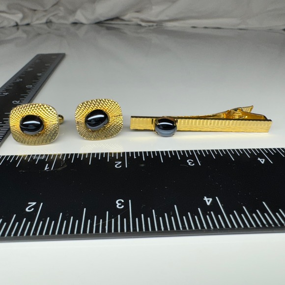 Taiwan Jewelry Gold Tone Black Cufflinks and‎ Tie Clip Set - Picture 5 of 16